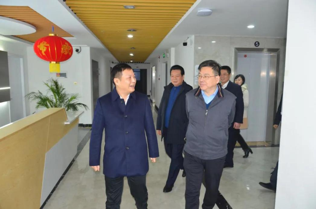 湖南省政協(xié)副主席、省工商聯(lián)主席張健一行蒞臨九九智能環(huán)?？疾煺{(diào)研