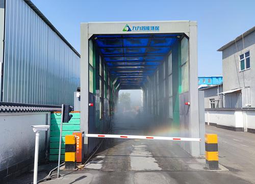 智能洗車機，解決廠區(qū)車輛揚塵污染難題，實現(xiàn)超低排放